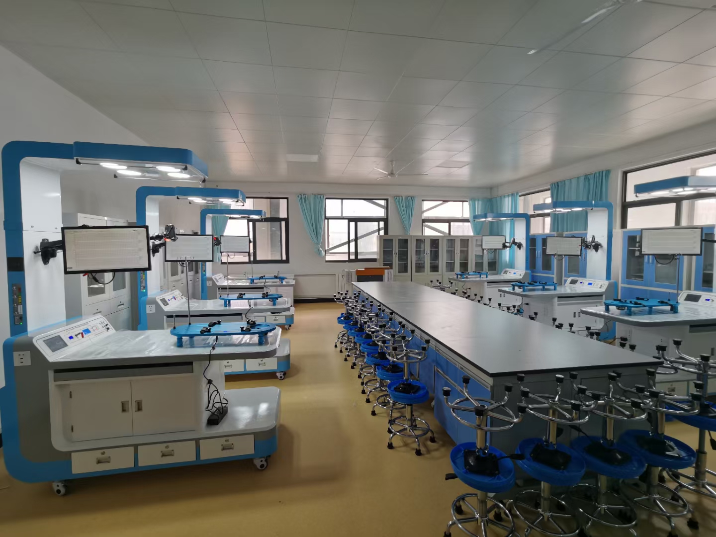 科學規劃實驗室 從設計到設備的專業解決方案